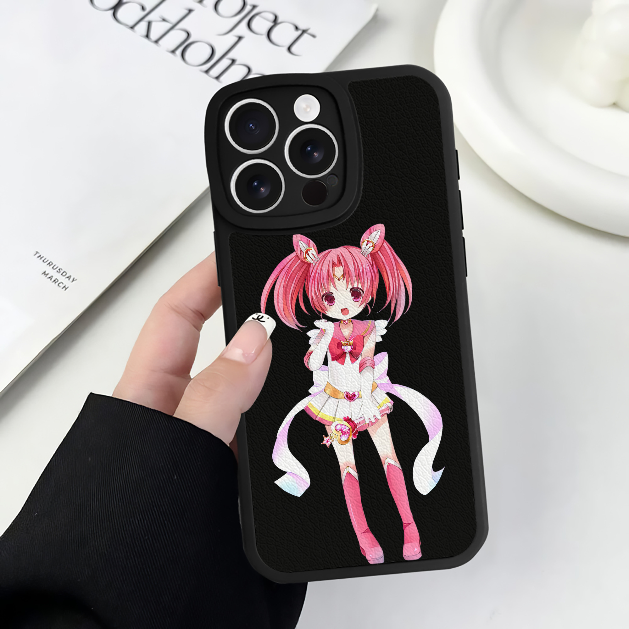 （画像用） 美少女戦士セーラームーン ちびうさ Sailor Moon Chibiusa Tsukino Usagi Small Lady Serenity 【iPhone 16シリーズ対応】シリコンスマホケース（レザー調） 材質：シリコン